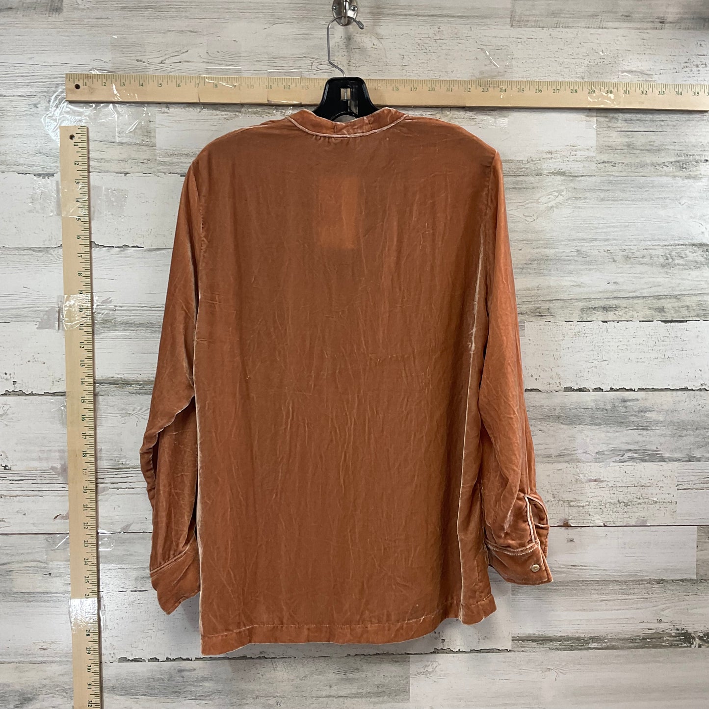 Top Long Sleeve By Lantropy In Peach, Size: M