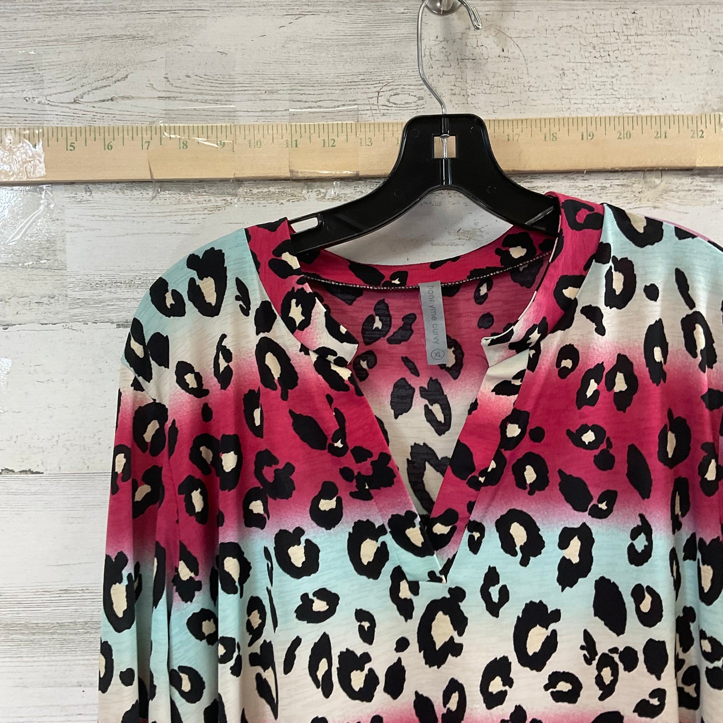 Top Short Sleeve By Honeyme In Animal Print, Size: Xl