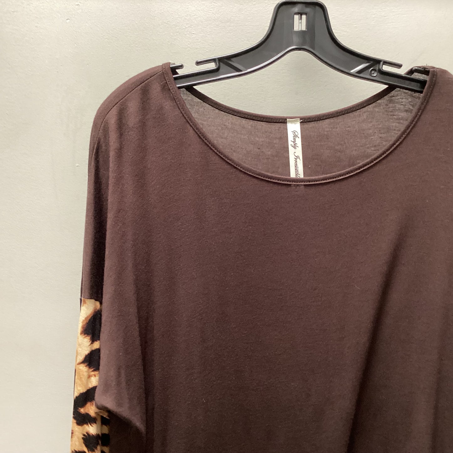 Top Long Sleeve Basic By Simply Irresistible In Brown, Size: Xl