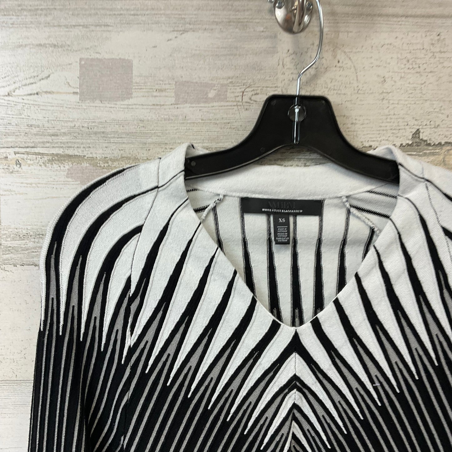 Top Long Sleeve By White House Black Market In Black & White, Size: Xs