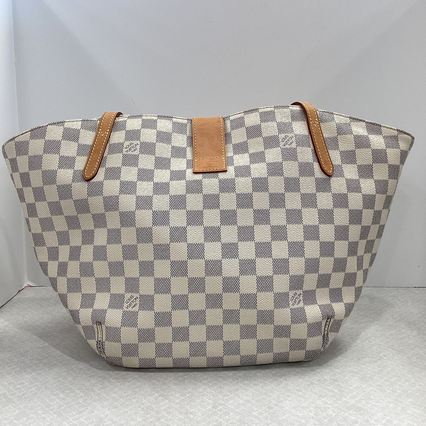 Handbag Luxury Designer By Louis Vuitton, Size: Large