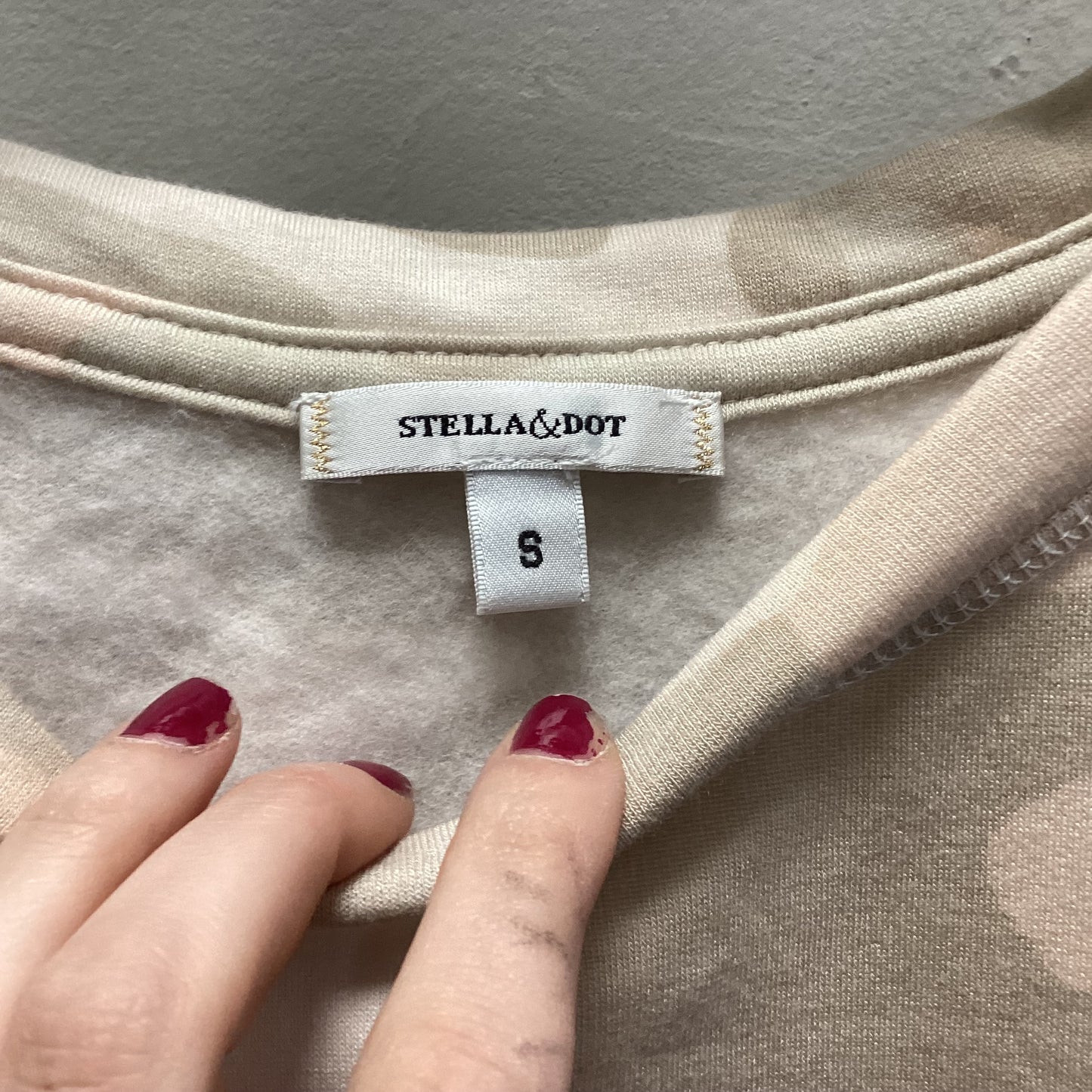 Top Long Sleeve By Stella And Dot In Camouflage Print, Size: S