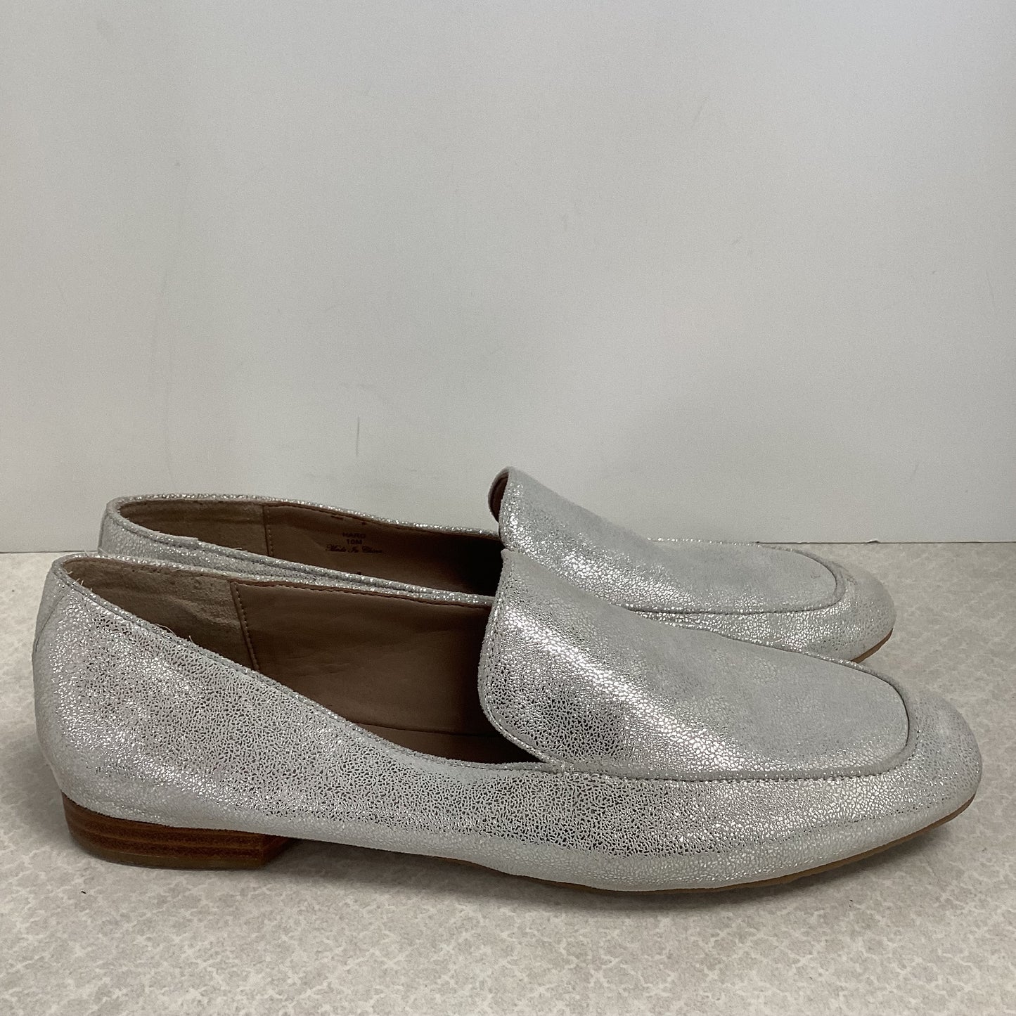 Shoes Flats By Donald Pliner In Silver, Size: 10