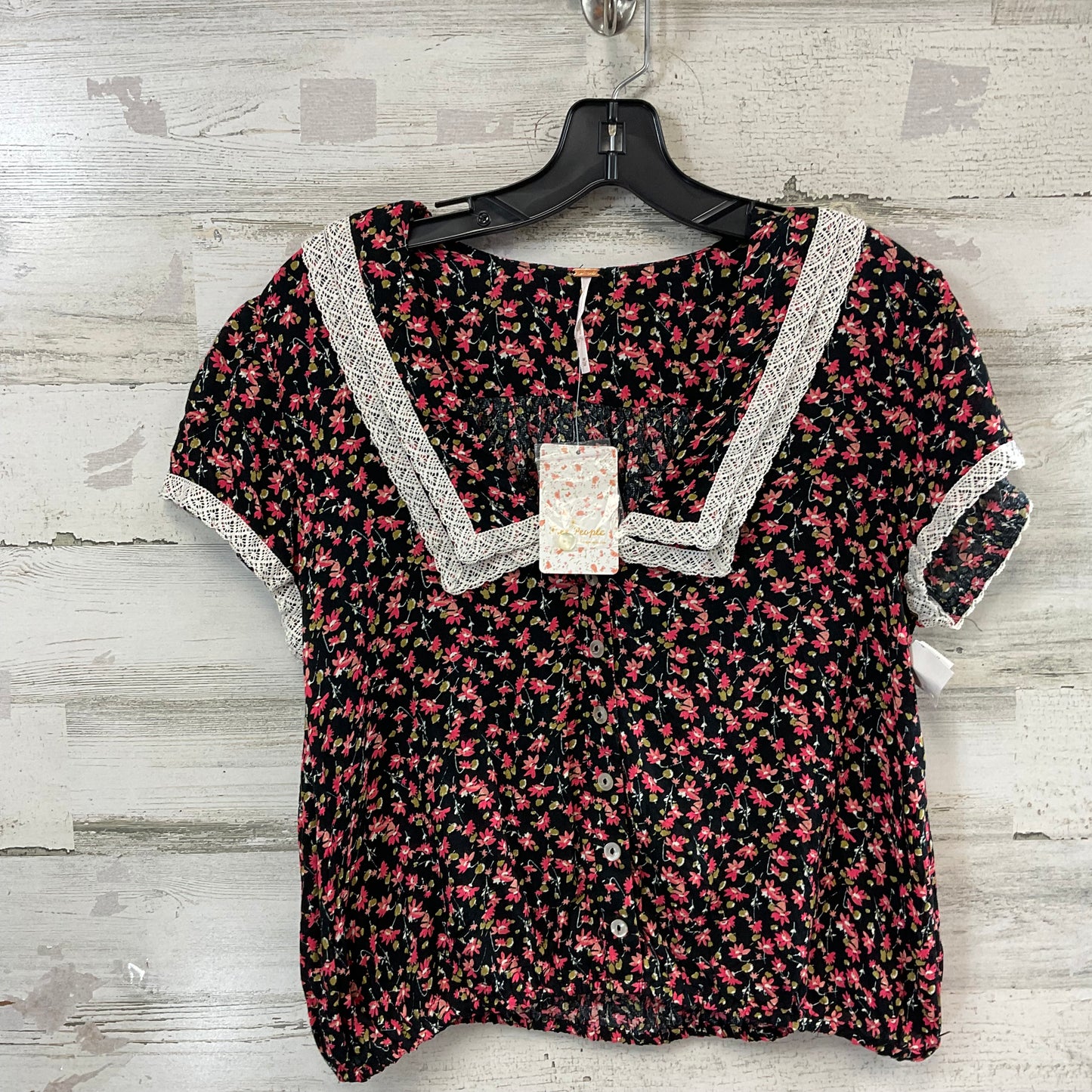 Top Short Sleeve By Free People In Black & Red, Size: M