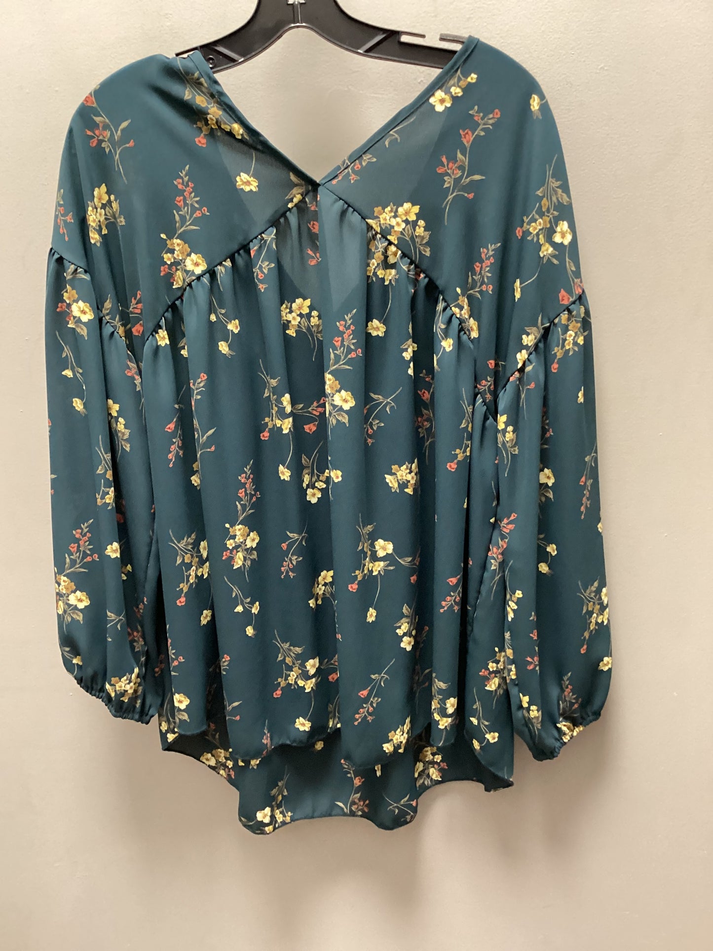 Top Long Sleeve By Clothes Mentor  Size: M