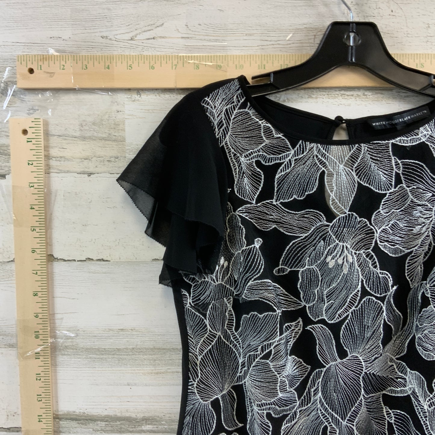 Top Short Sleeve By White House Black Market  Size: Xs